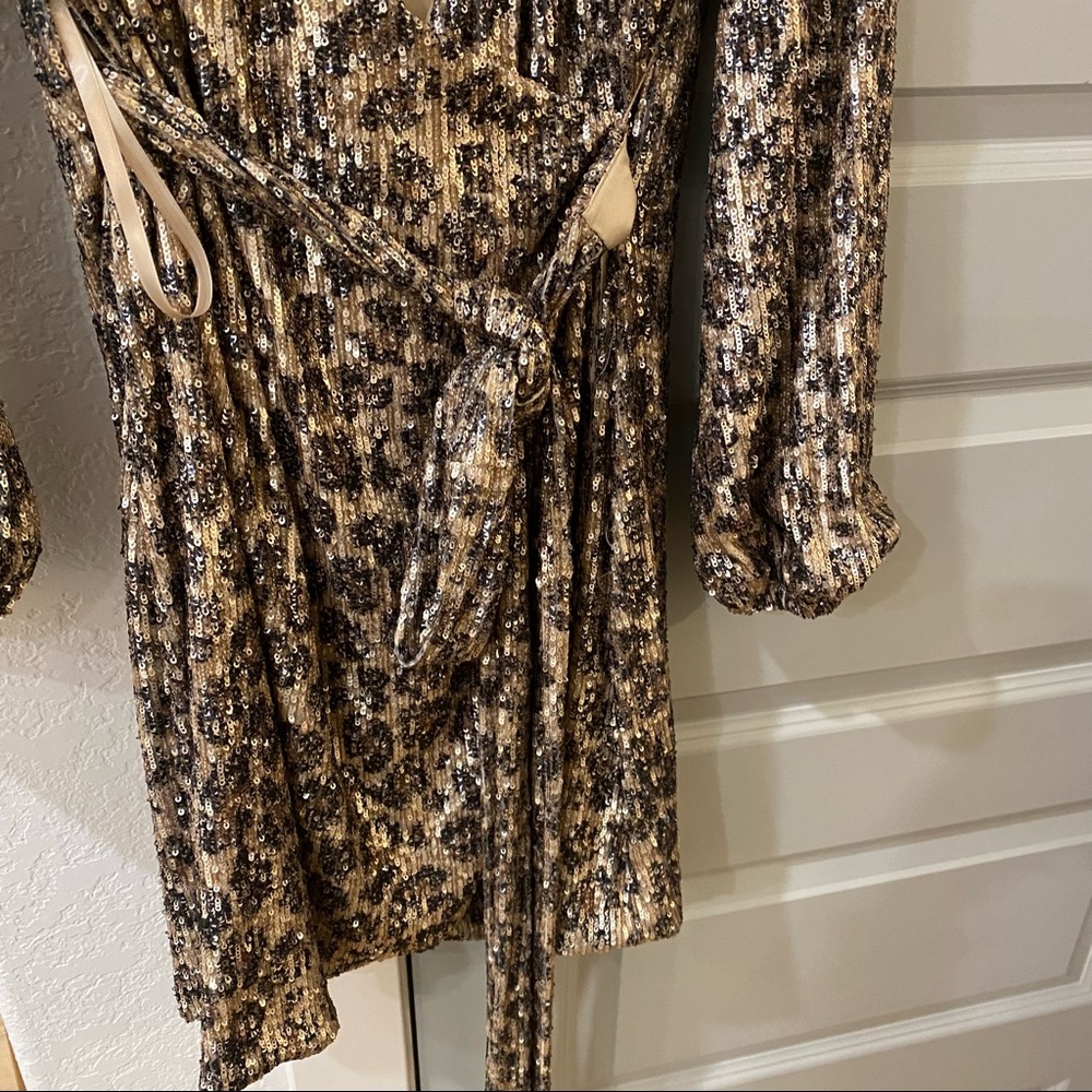 NWT Gianni Bini Leopard Sequin Wrap Dress - Picture 5 of 6